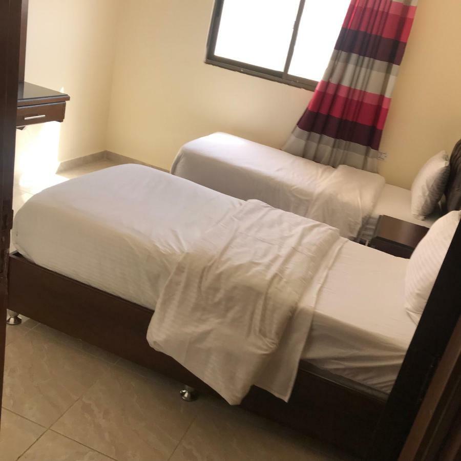 Petra Visitors Hotel Вади Муса Экстерьер фото