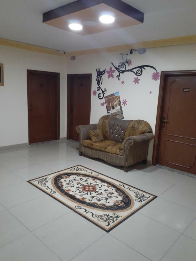 Petra Visitors Hotel Вади Муса Экстерьер фото
